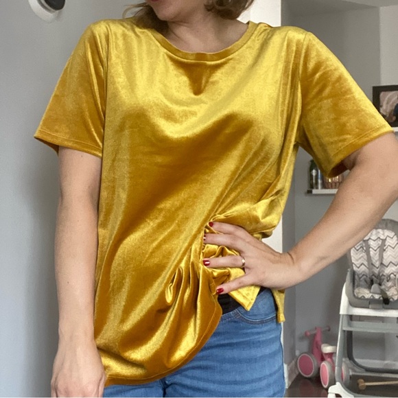 Old Navy Tops - Old Navy women’s shirt in a gold crushed velvet size L, short sleeve fall top